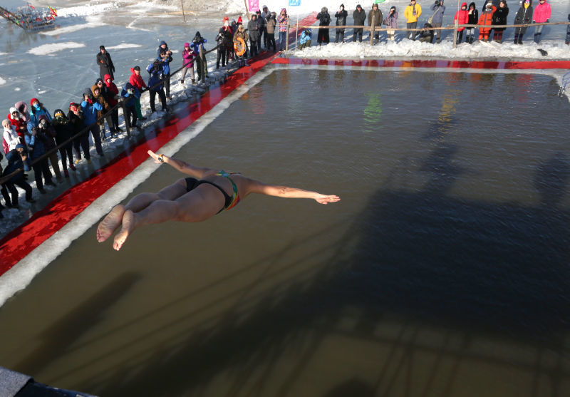 Winter swims offer chance for frozen fun in Harbin