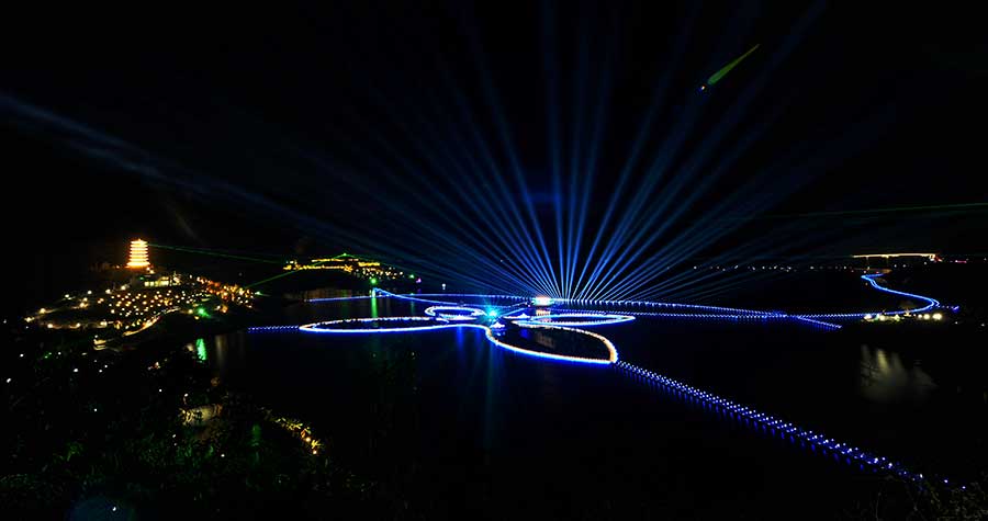 World's longest floating walkway in Guizhou