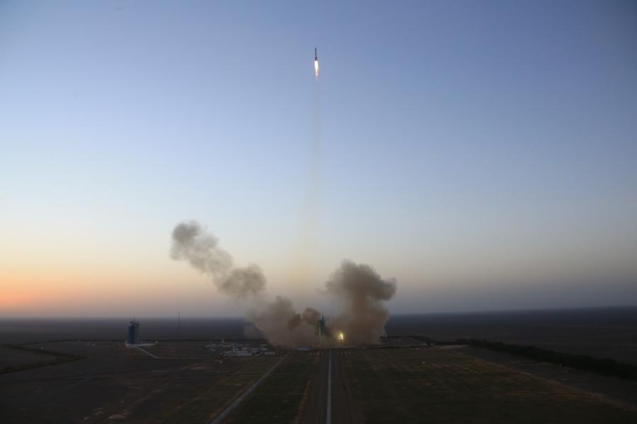 China's Shenzhou-XI manned spacecraft blasts off