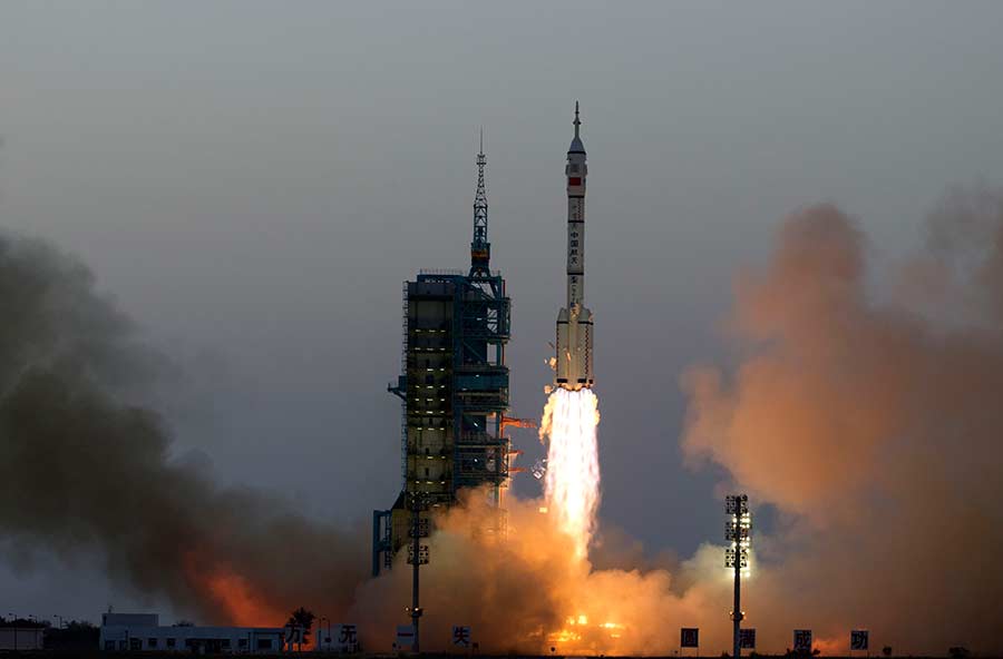 China's Shenzhou-XI manned spacecraft blasts off