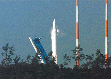 ROK halts first rocket launch at last minute