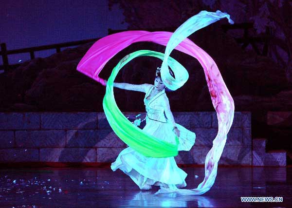 Famous dancer performs Dream of the Red Chamber in Beijing