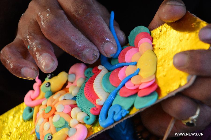 Craftsmen make butter sculptures in China's Tibet