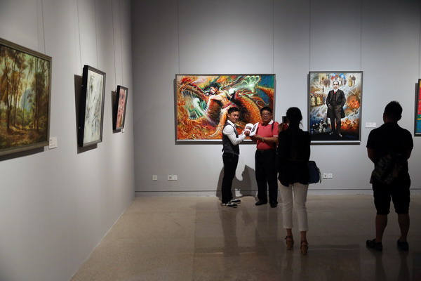 Exhibition honors Macao's return to China