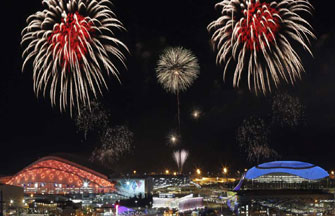 Artist wows Shanghai with display of day-time fireworks