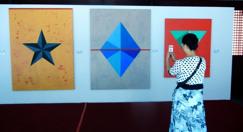 Abstract paintings by Swedish artist displayed in Suzhou