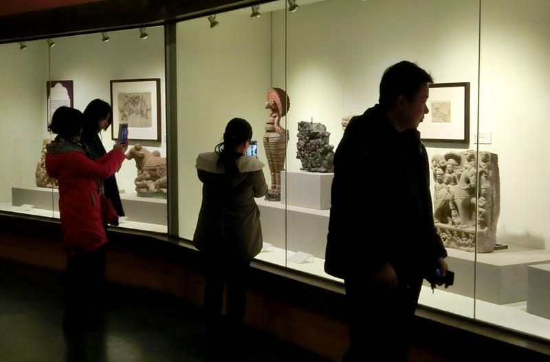 Indian cultural relics on show in Hubei