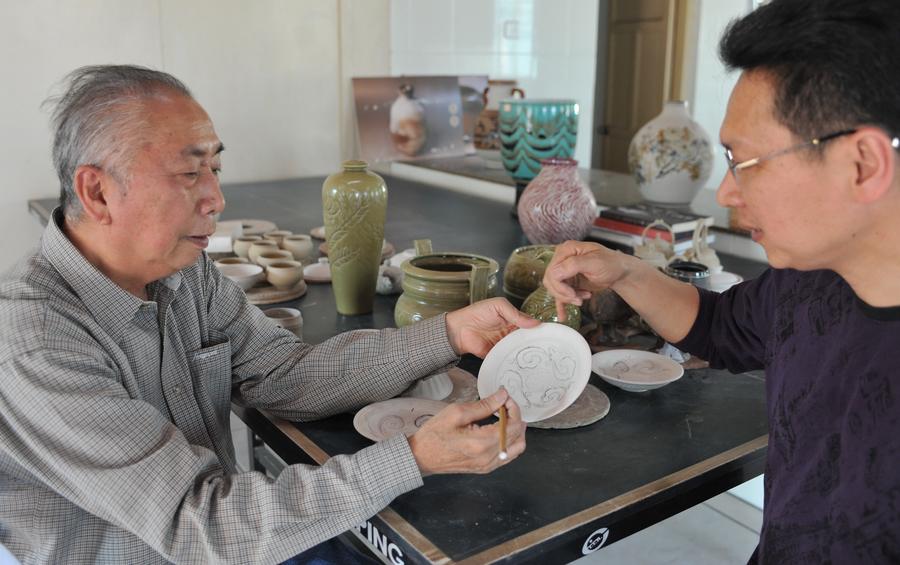 Remarkable celadon professor succeeds in combining modern and ancient