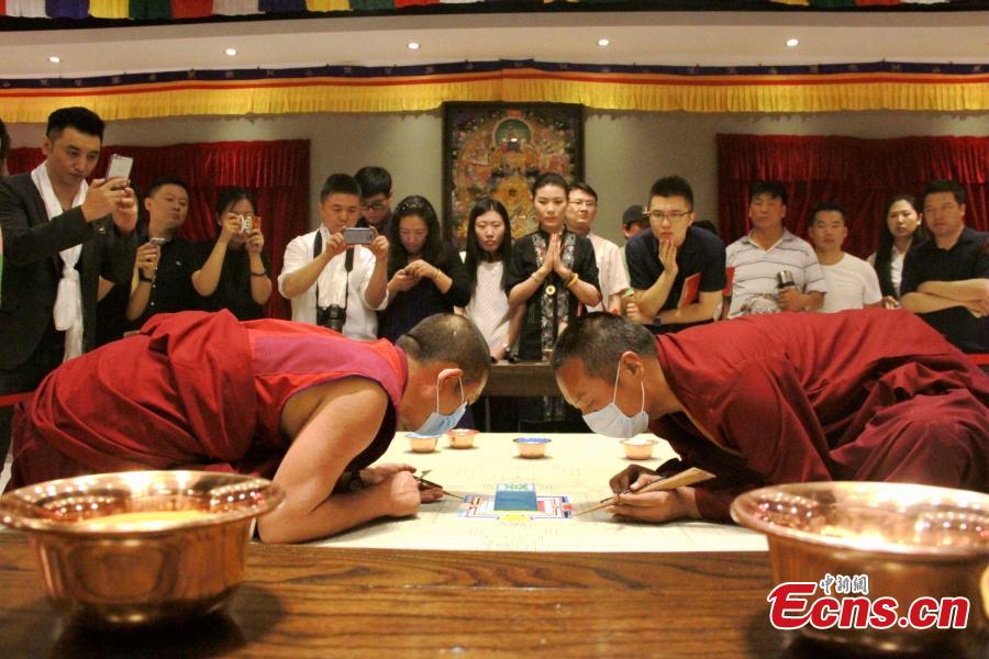 Sand mandala creation debuts in Tianjin