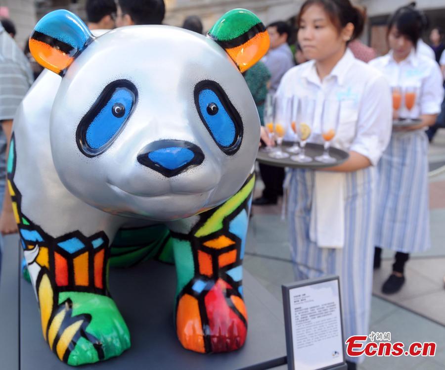 Colorful panda statues draw crowds in Hong Kong