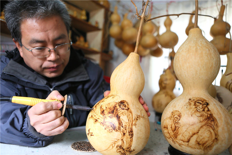 Folk artist makes handicrafts themed Monkey King to greet lunar year