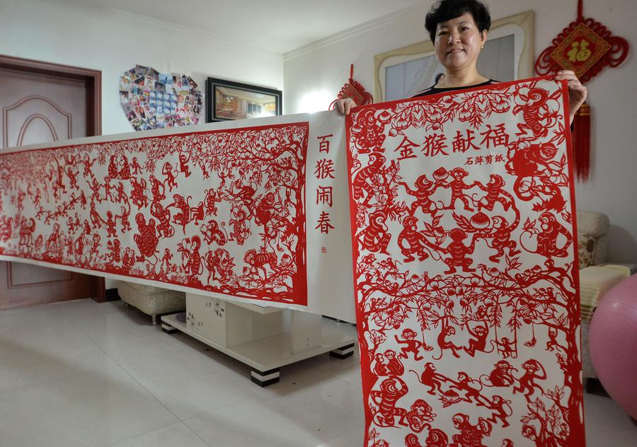 Folk artist makes paper-cut monkeys to celebrate new year