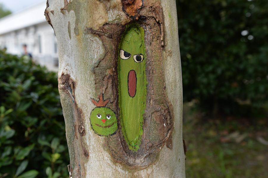 Tree hollow paintings created to greet freshmen