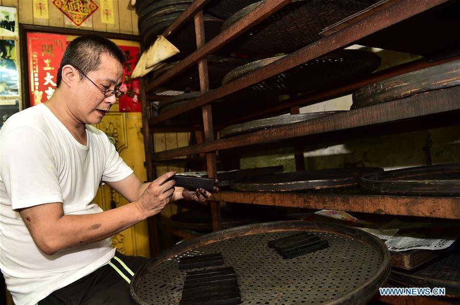 Ink-making artist Chen Jhun-Tien in SE China