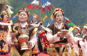 Buddhists attend Thangka worship activity in Tibet