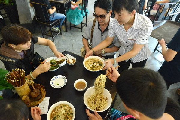 Hangzhou residents enjoy noodles during <EM>Zhongfu</EM>