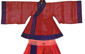 Culture Insider: Imperial dresses worn by concubines in the Qing Dynasty