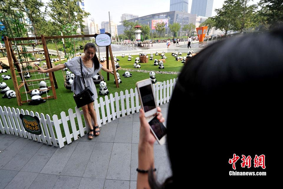 300 'Pandas' shown in Beijing