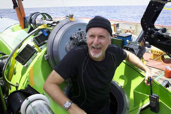 Fans watch James Cameron as deep-sea diver