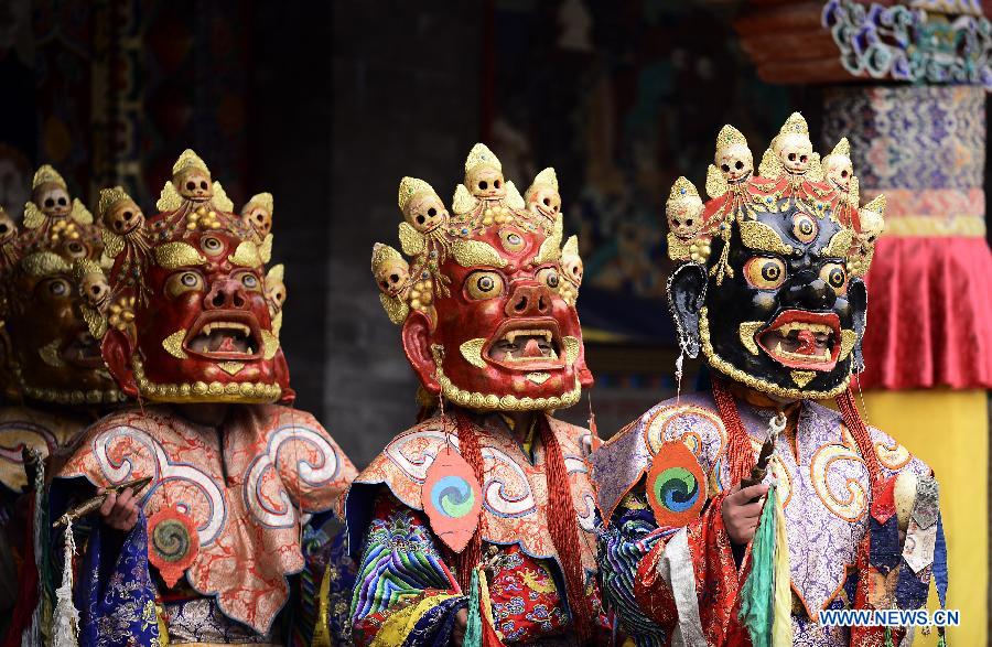 Monks perform religious dance 'Tiaoqian' in NW China