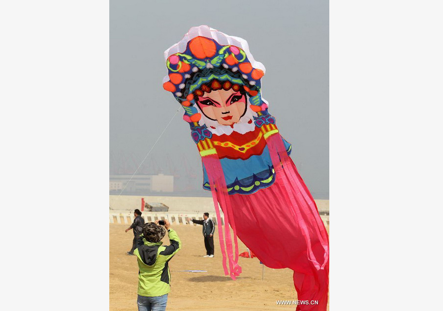 Weifang holds kite fair