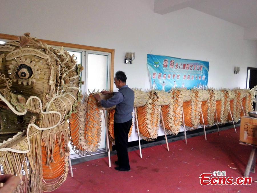 Man builds dragon with 83,600 pieces of straw