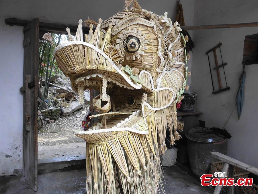 Man builds dragon with 83,600 pieces of straw