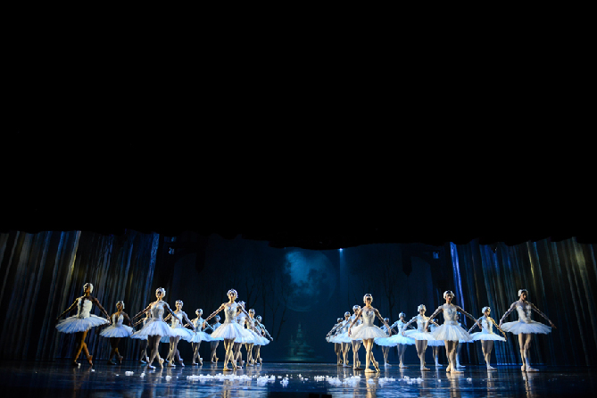 Chinese ballet dancers captivate South Africa