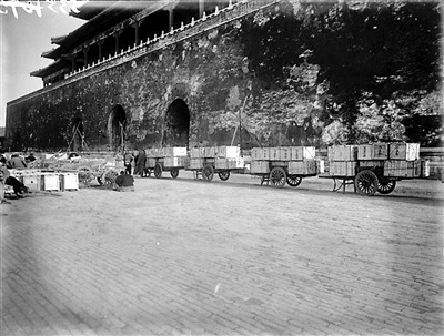 Old photo of Palace Museum collection on first showing