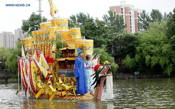 Dragon boat race held to celebrate upcoming Duanwu Festival around China