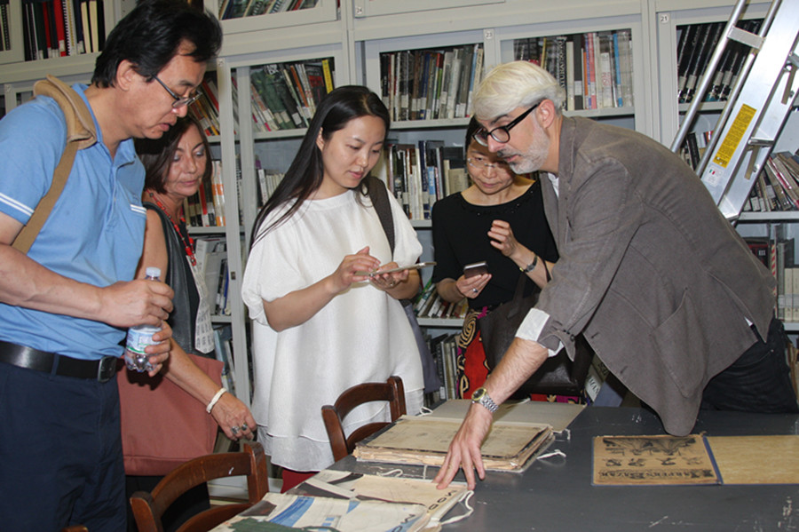 Explore the beauty of Chinese Costume in Rome