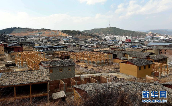 Tibetans restore aged-look of Shangrila town