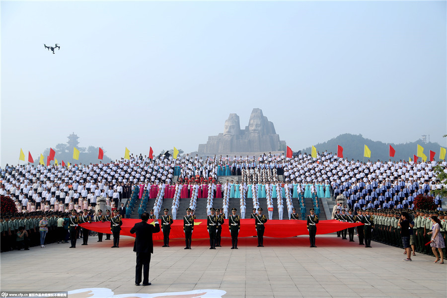 40,000 sing revolutionary songs to mark V-Day in Henan