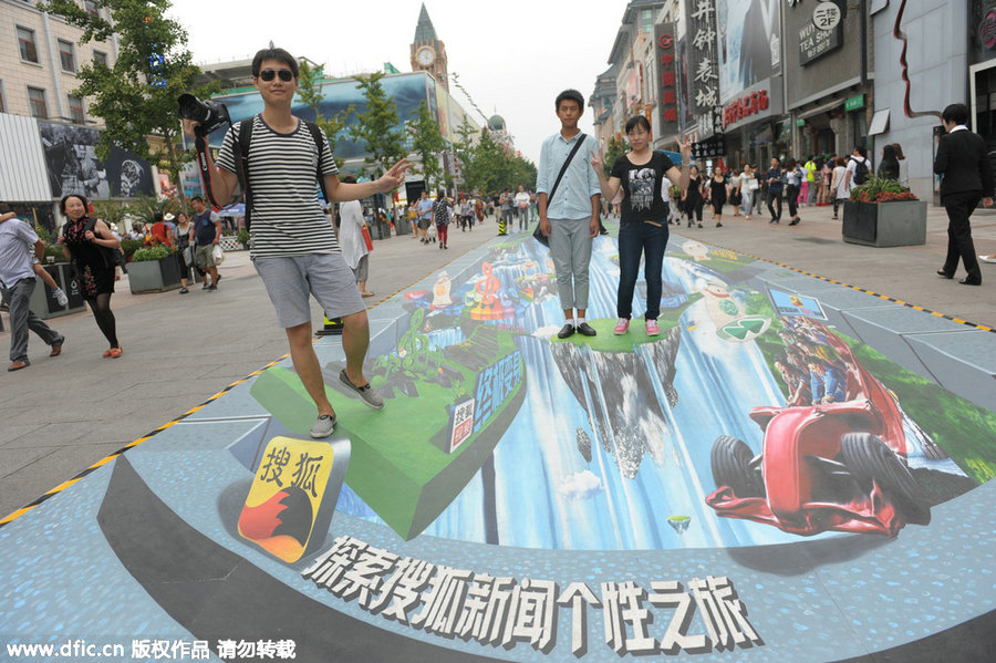 World's longest 3D painting lightens up the street in Beijing