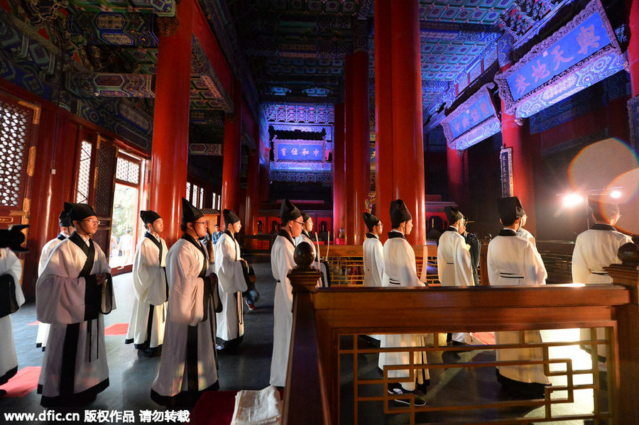 Ritual commemorates Confucius' 2,566th birthday in Beijing