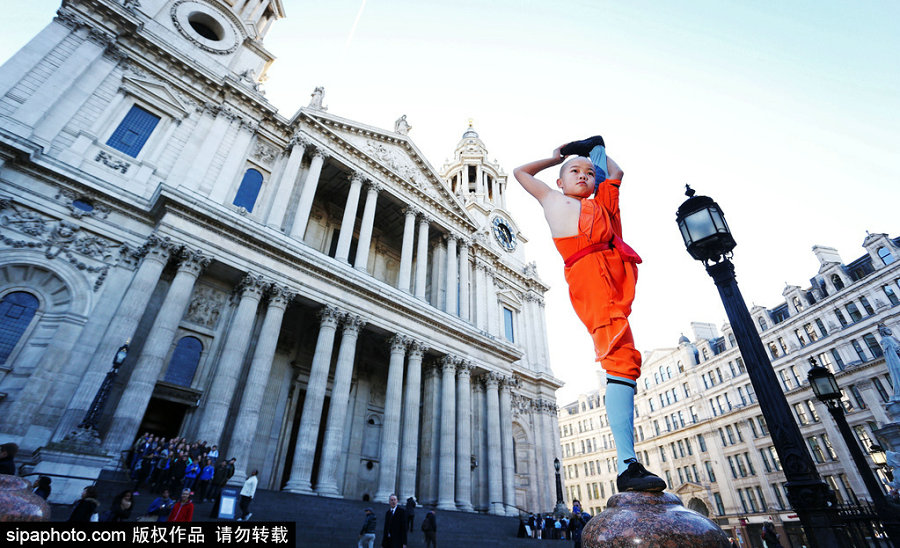 Shaolin monks display kung fu skills in London