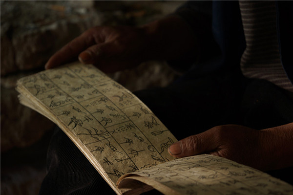 Preserving Dongba papermaking with a family in Shangri-La