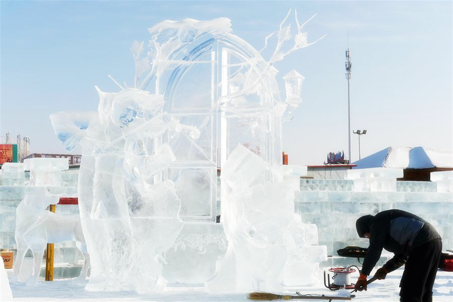 Mongolian <EM>Mother</EM> scoops ice sculpture award in Harbin