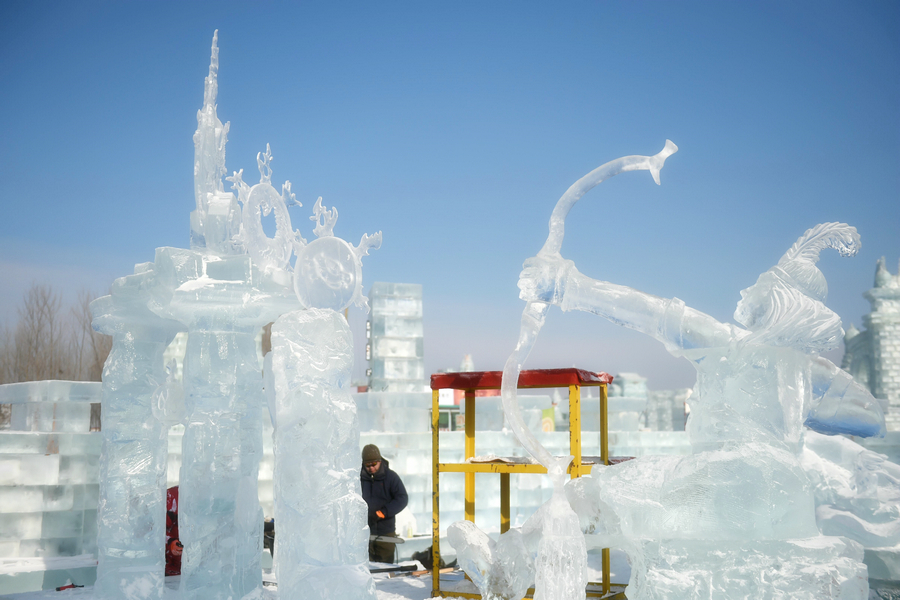 Mongolian <EM>Mother</EM> scoops ice sculpture award in Harbin