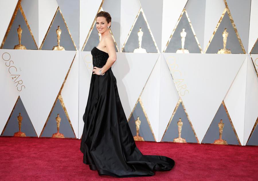 Stars arrive at 88th Academy Awards in Hollywood