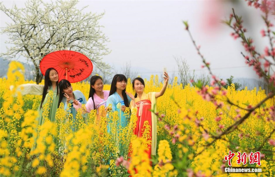 Hanfu show on 'Girl's Day' in C China