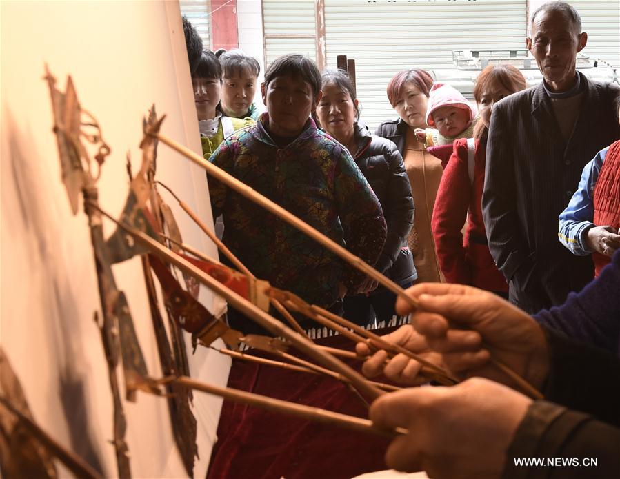 Folk artists perform shadow play in SW China