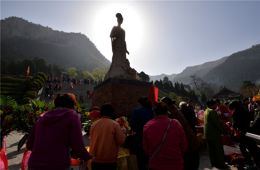 Ceremony held to worship the goddess Nuwa in N China