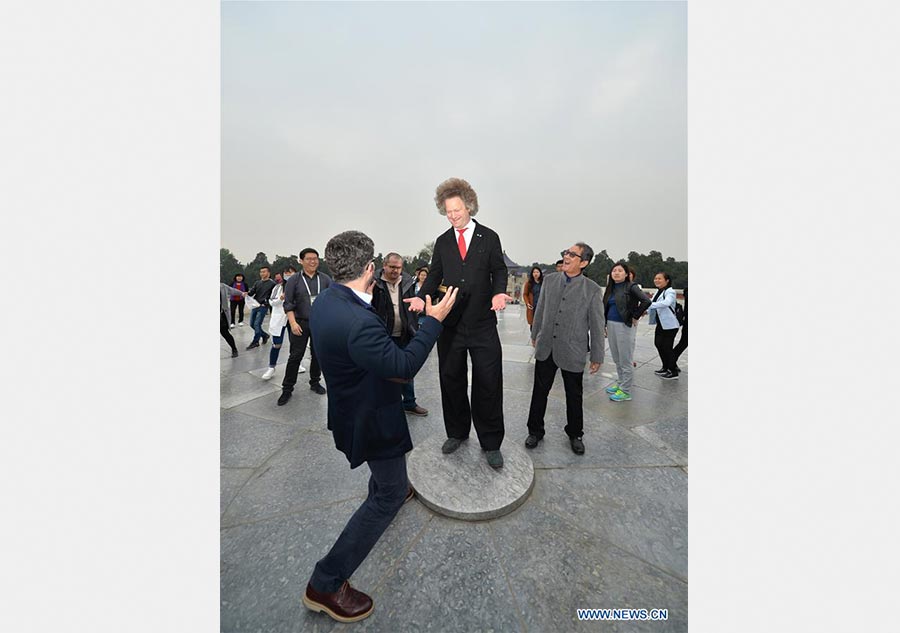 Jury members of Beijing Int'l Film Festival visit Temple of Heaven