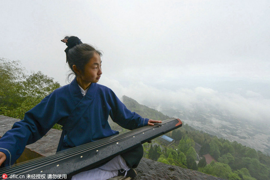 Post-90s female Taoist priest's unique life