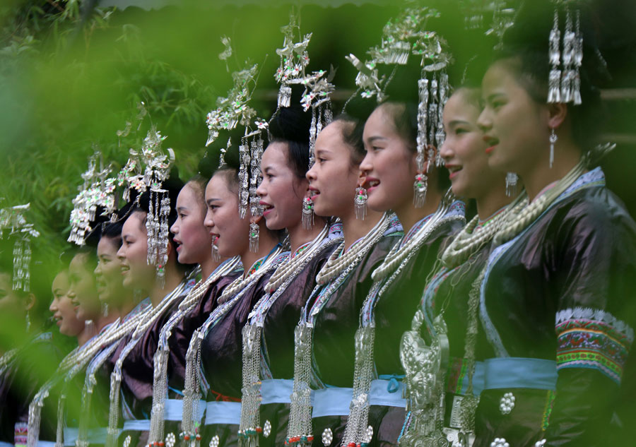 Actors of Dong ethnic group sing songs to mark Duanwu Festival