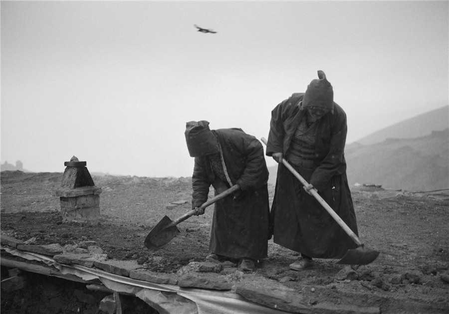 Photographer captures life on Tibet Plateau