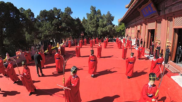 Beijing temple marks Confucius' birth anniversary