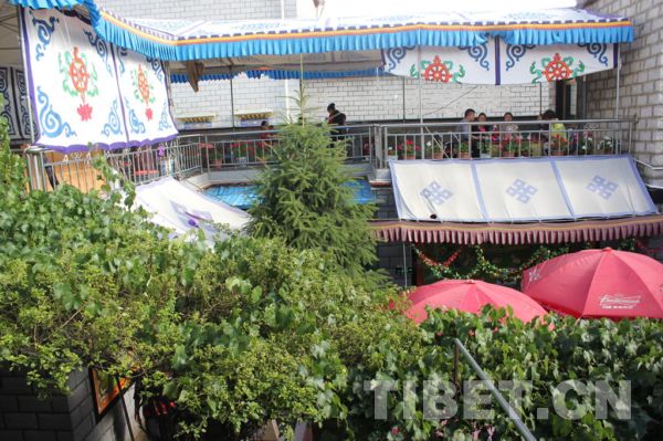 Biggest restaurant in Lhasa carries forward Tibetan food culture