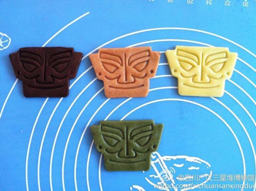 Bronze head mooncakes go viral online